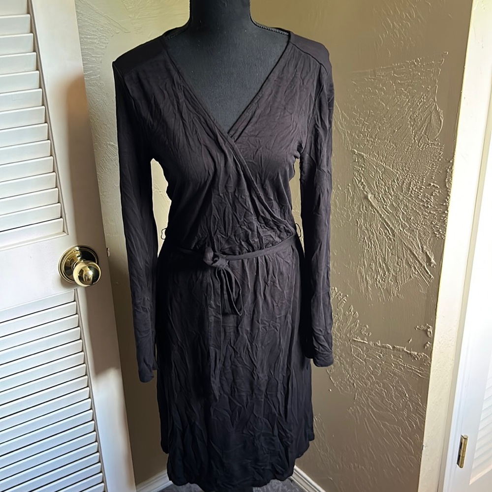 Black v neck tie long sleeve dress